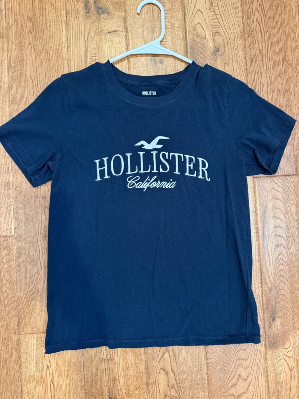 Hollister Women’s Navy Blue Logo Short-Sleeve Tee Size Medium